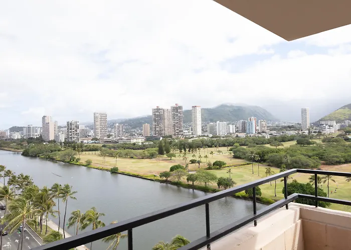 Wayfinder Waikiki - Voted Top 10 Best Hotels In Hawaii!